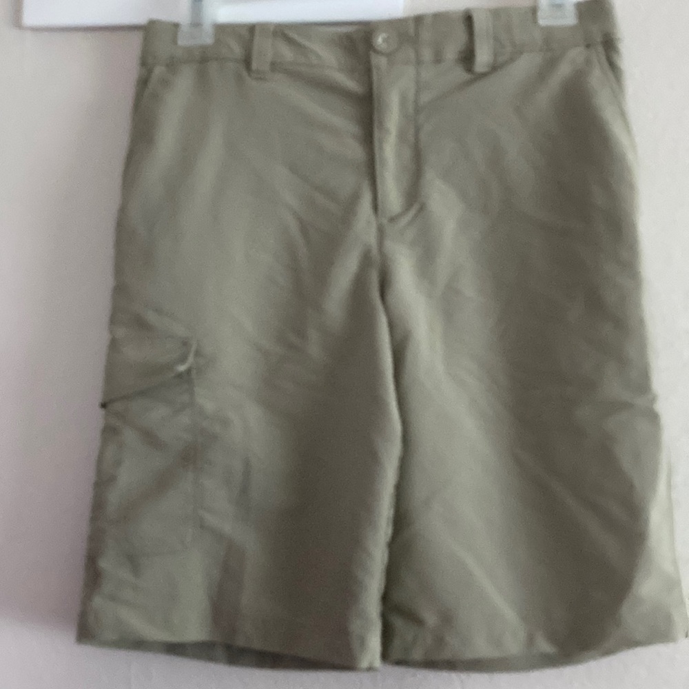 UnderArmour boys youth large cargo shorts